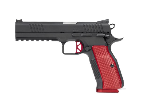 cz920017e5d - Angry Chicken Outdoors